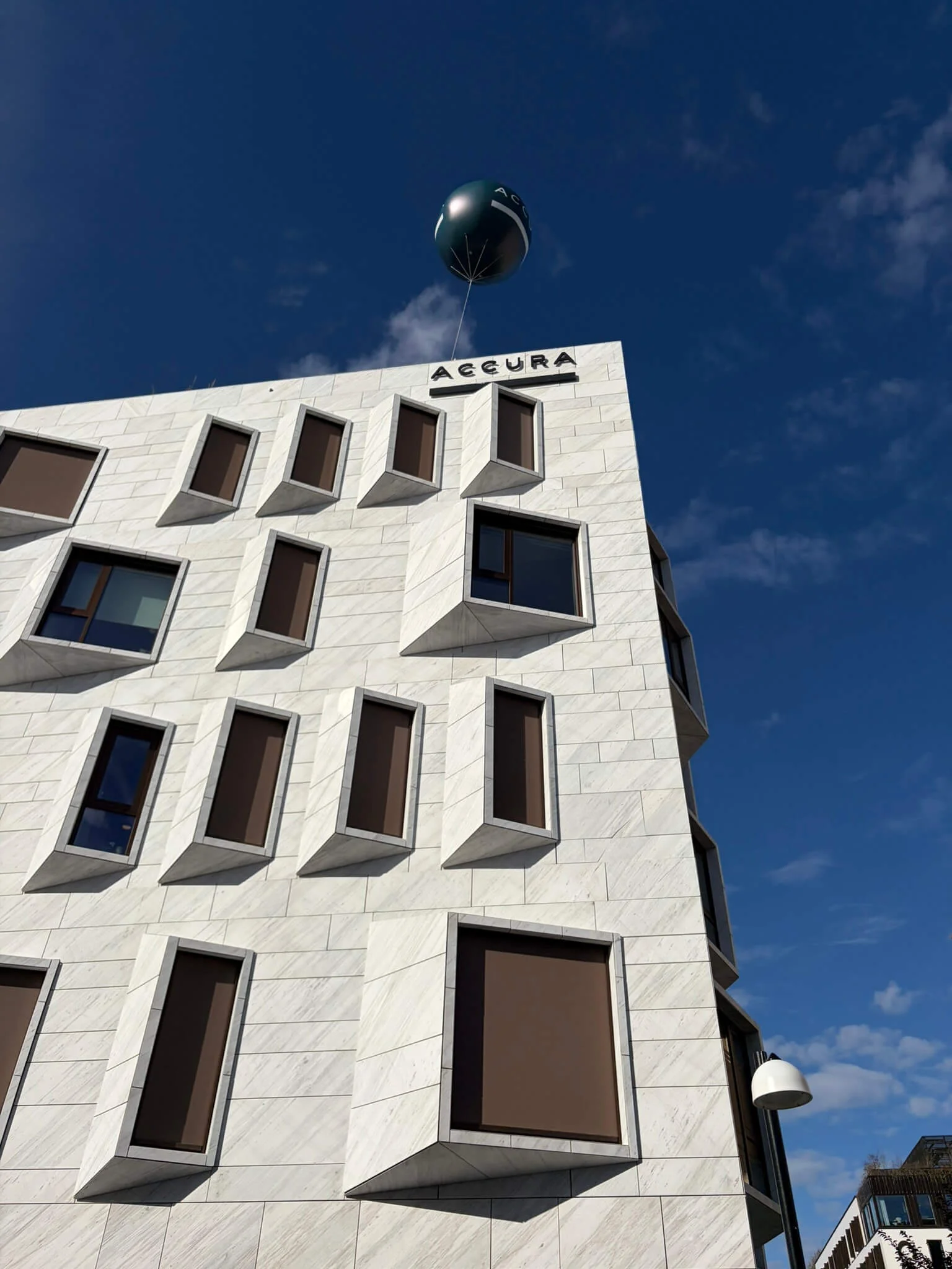 Stor reklameballon Accura
